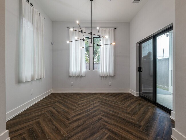 Building Photo - 210 E 32nd St