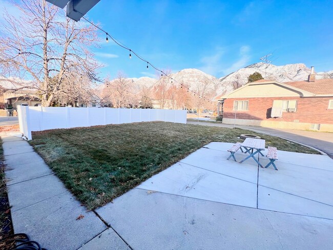 Building Photo - 184 N 200 E