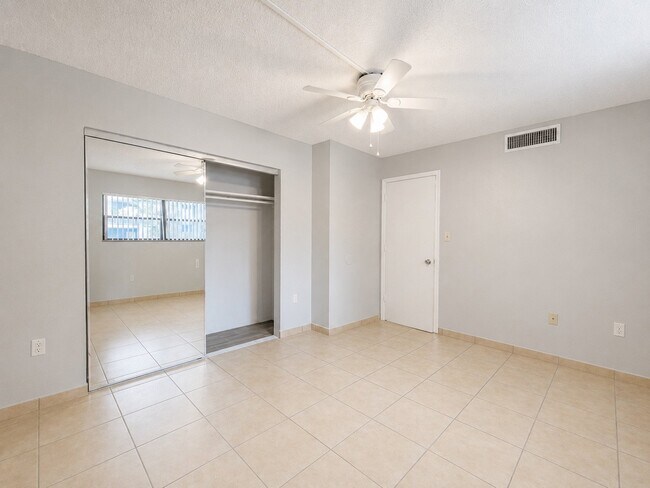 Building Photo - 2811 SW Archer Rd