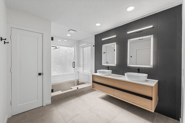 Building Photo - 2703 Crossvine Cir