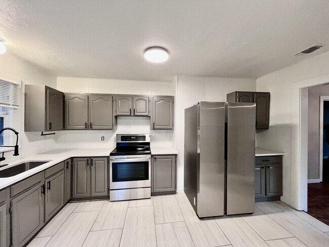 Building Photo - 2104 20th St