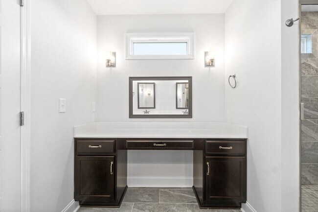 Building Photo - Pet Friendly Three Bedroom!