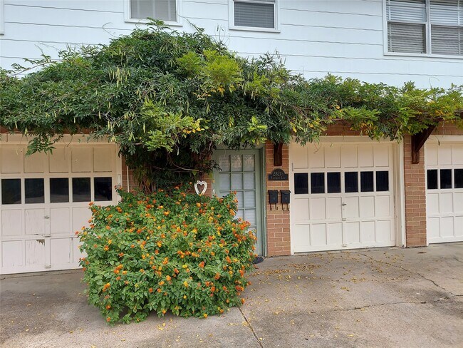 Building Photo - 2821 Eastgrove Ln