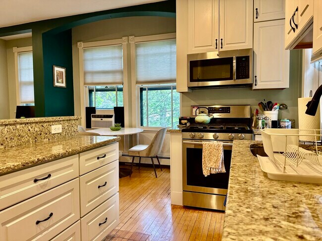 Building Photo - 49 Grove St