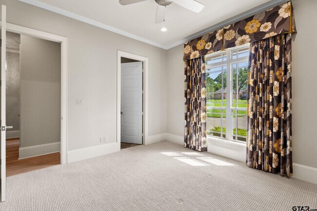 Building Photo - 440 Bunker Dr