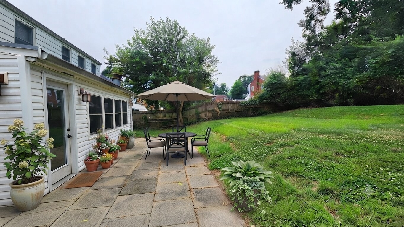 Building Photo - 7123 Glenellyn Drive