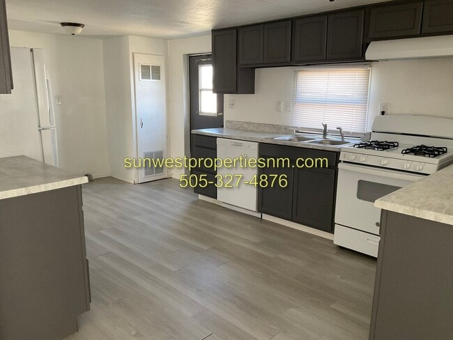 Building Photo - 3 Bedroom, 2 Bathroom Mobile Home