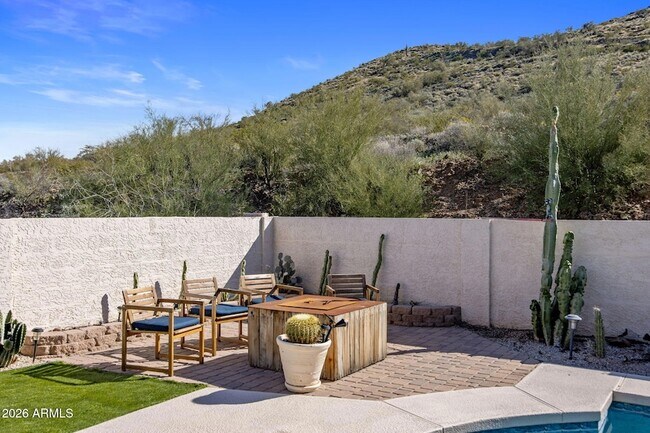 Building Photo - 221 W Sweetwater Ave