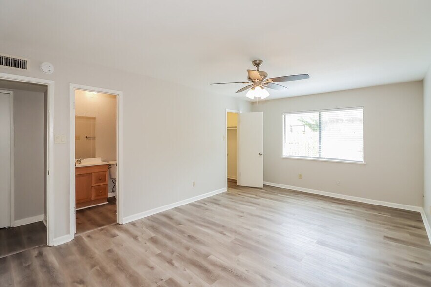 Building Photo - 15411 Empanada Dr