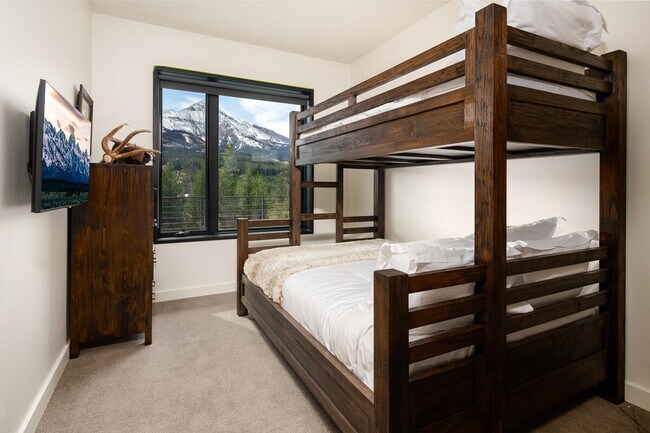 Building Photo - 4 Boathouse Way