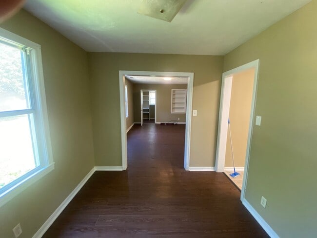 Building Photo - **AVAILABLE NOW**East Columbus 2 Bedroom / 1 Bathroom Home for Rent***