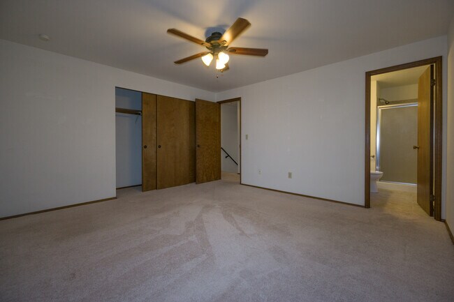 Building Photo - 16708 SE 40th Pl