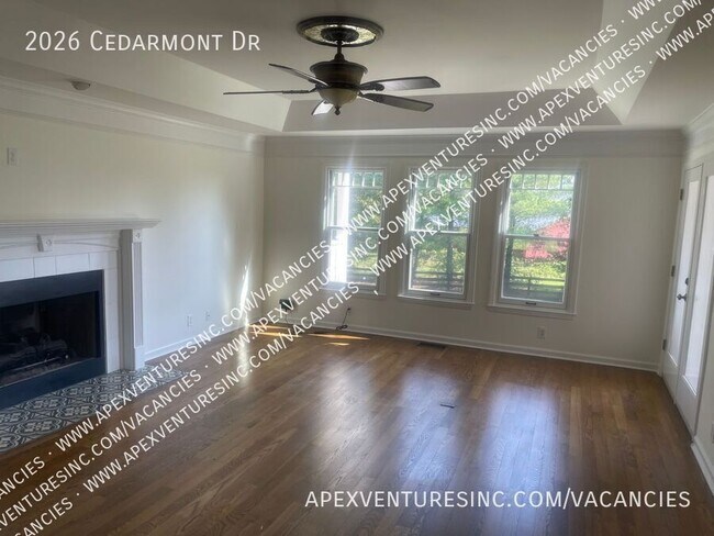 Building Photo - 2026 Cedarmont Dr