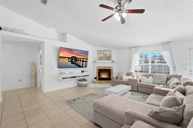 Building Photo - 6 Reybury Ln