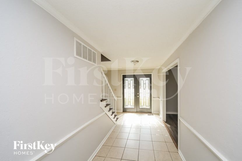 Building Photo - 2220 Nutbush Pl