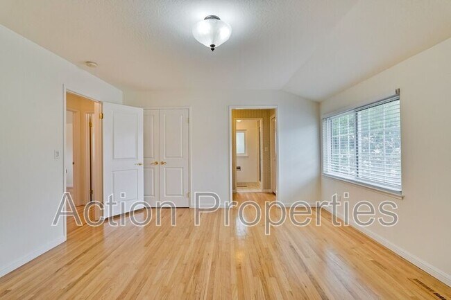 Building Photo - 2685 Yorkton Dr