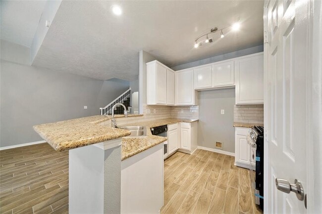 Building Photo - 10815 Norchester Village Dr