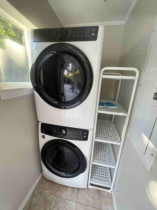 Building Photo - UPGRADED SMART HOME IN PRESTIGIOUS ENCINO VILLAGE!