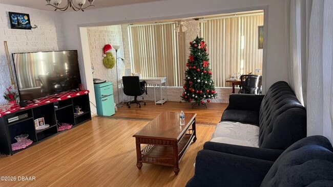 Building Photo - 215 Woodland Ave