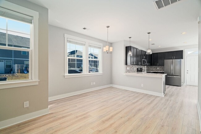 Building Photo - Peaceful Park Circle Retreat