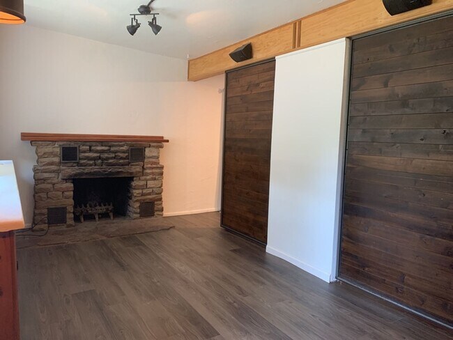 Building Photo - STUDENTS WELCOME! Cozy 1-Bedroom Bungalow w/ Garden and Detached Studio