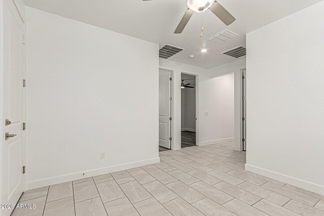 Building Photo - 18455 W Sandlewood Dr