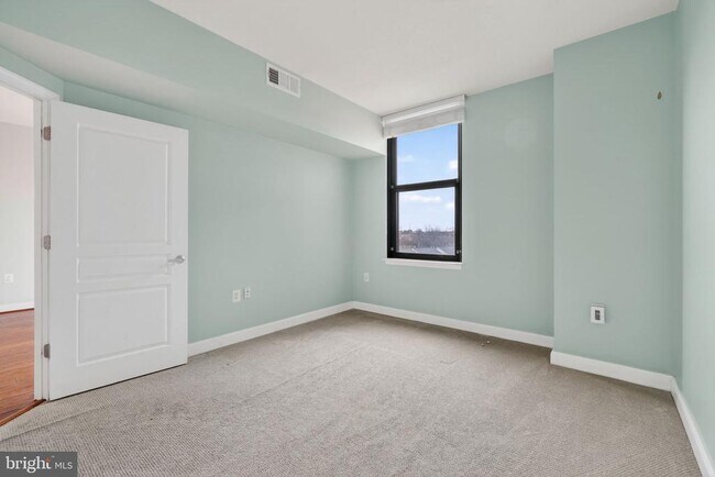 Building Photo - 2451 Midtown Ave