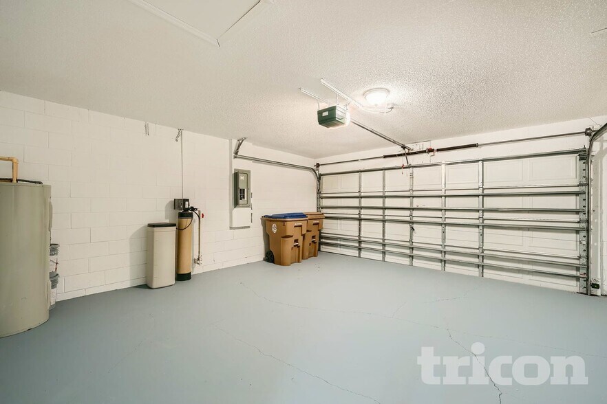 Building Photo - 104 Aurora Ln