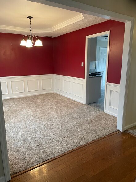 Building Photo - 122 Mosswood Dr