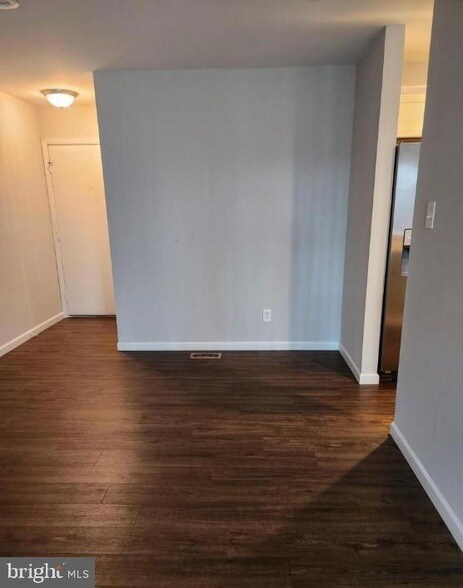 Building Photo - 2115 Woodhollow Dr