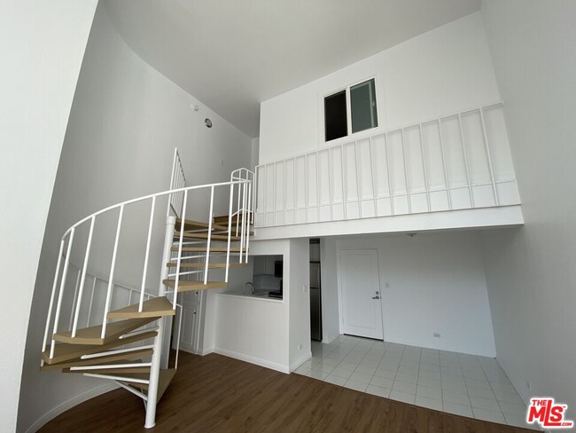 Building Photo - 1440 Veteran Ave