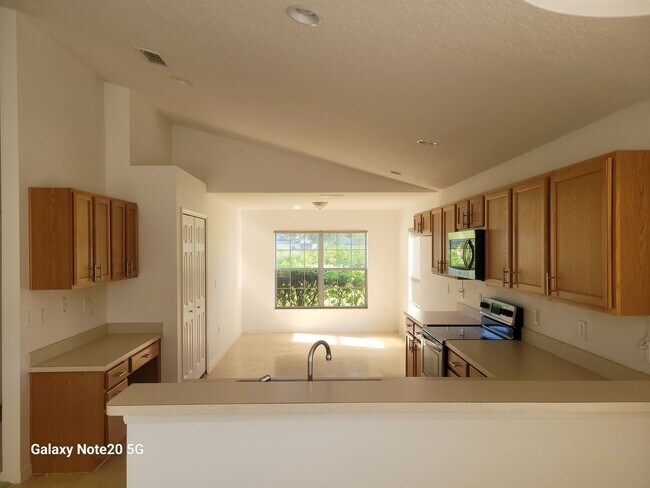 Building Photo - FOR RENT!! CHARMING AND COZY 3 BEDROOM 2 B...