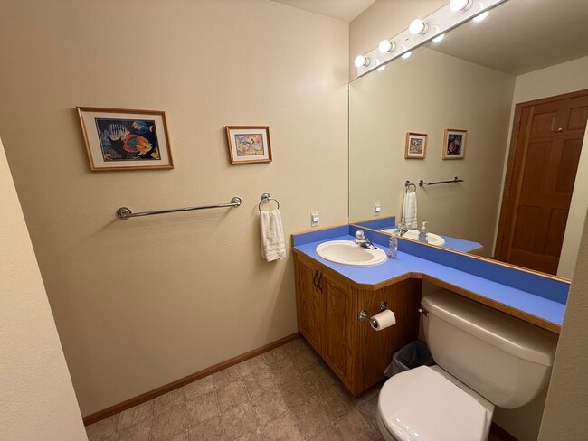 Building Photo - 217 E Pkwy Dr