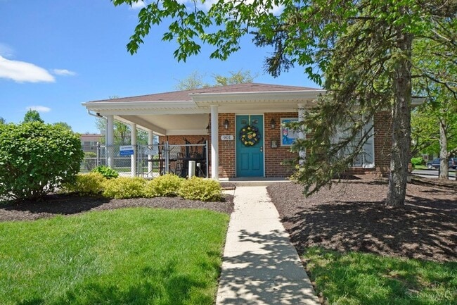 Building Photo - 920 Woodlyn Dr N