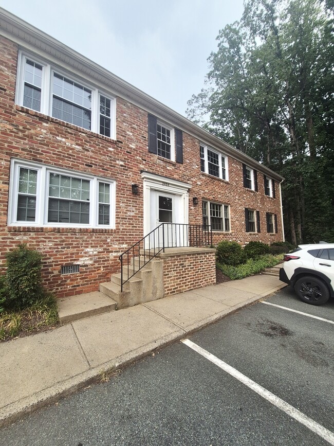 Building Photo - 2404 Barracks Ct