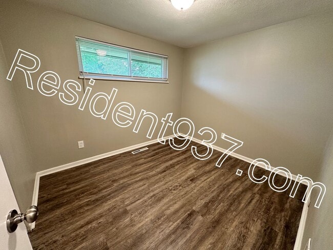 Building Photo - 3 bed 2 bath home.