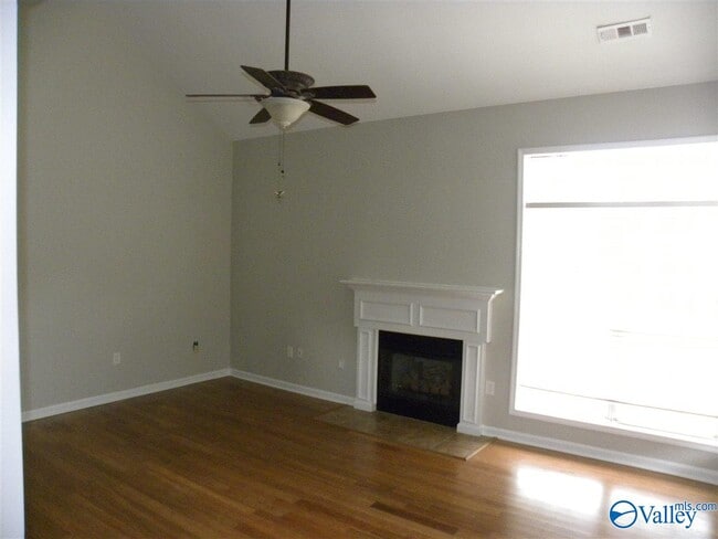Building Photo - 102 Sunset Cir