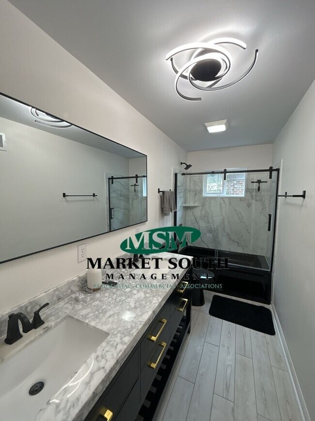 Building Photo - **APPLICATION PENDING!** Fully Furnished H...