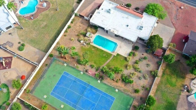 Building Photo - 5240 E Cholla St