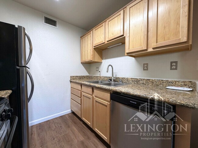 Building Photo - Stunning, 2BD/1BA, Condo home in The Villaggio Community, near Madison Ave. and American River Co...