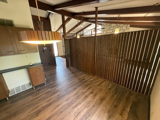 Building Photo - 3 bed 2 bath home for rent