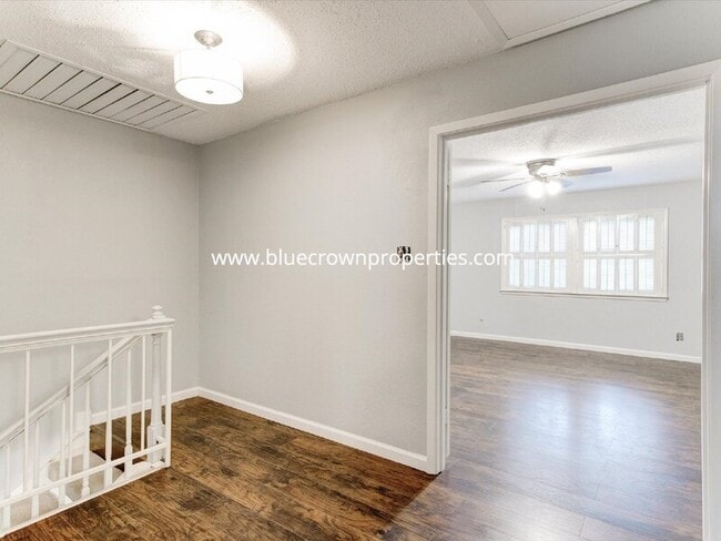 Building Photo - 462 Westview Terrace