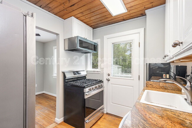 Building Photo - 2034 Arlington Terrace