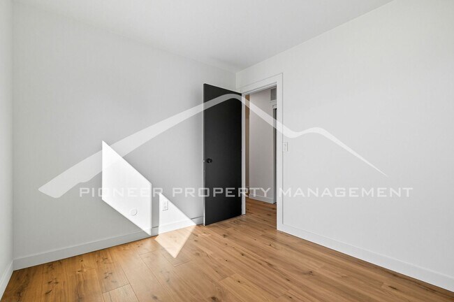 Building Photo - 8762 Chase Dr