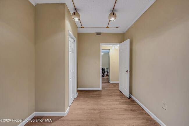 Building Photo - 550 Clay Ave