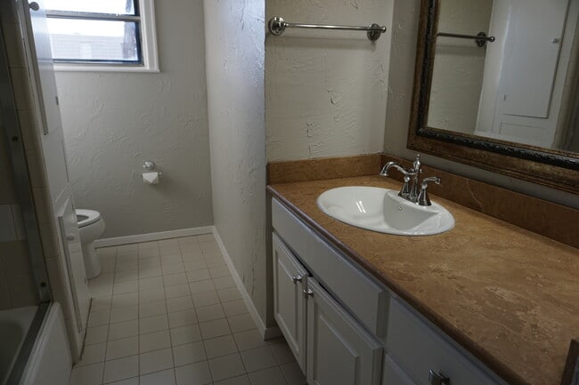 Building Photo - 2817 Wayside Ave