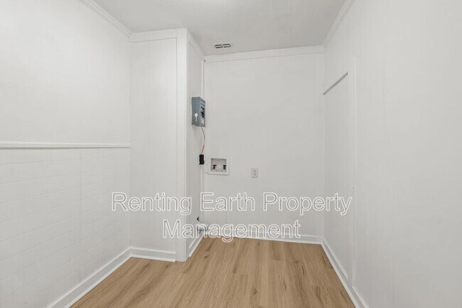 Building Photo - 4014 Chelsea Dr