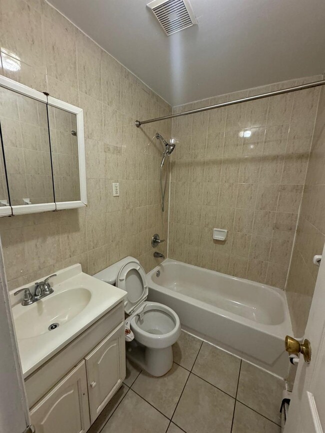 Building Photo - 115 Pugsley Ave