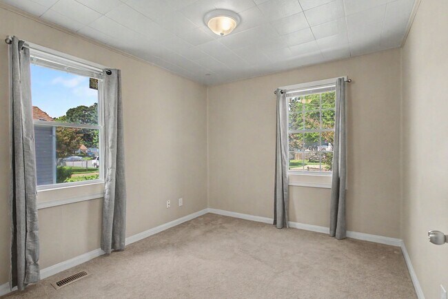 Building Photo - 317 Maney Dr