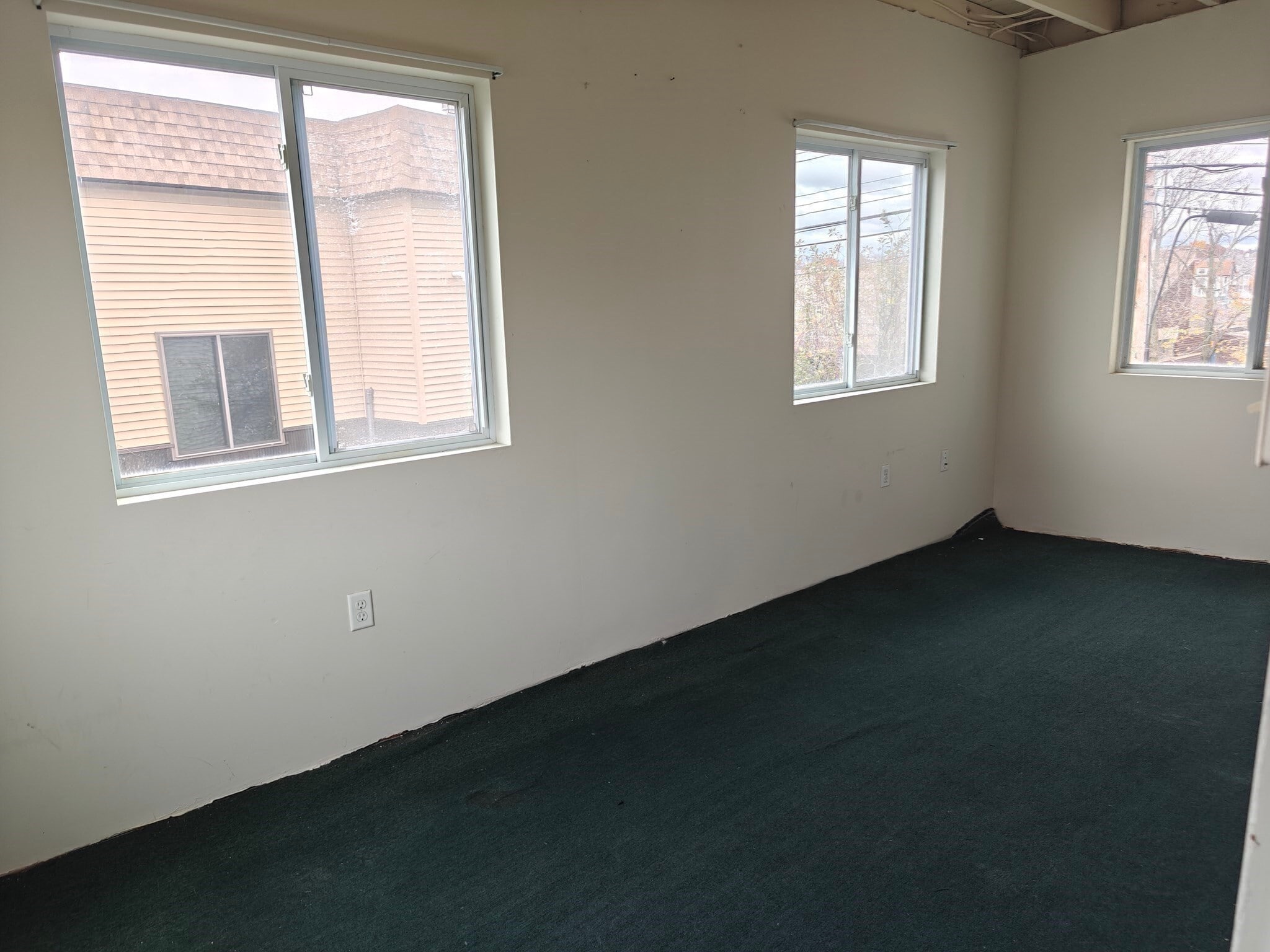 Building Photo - 442 Main St